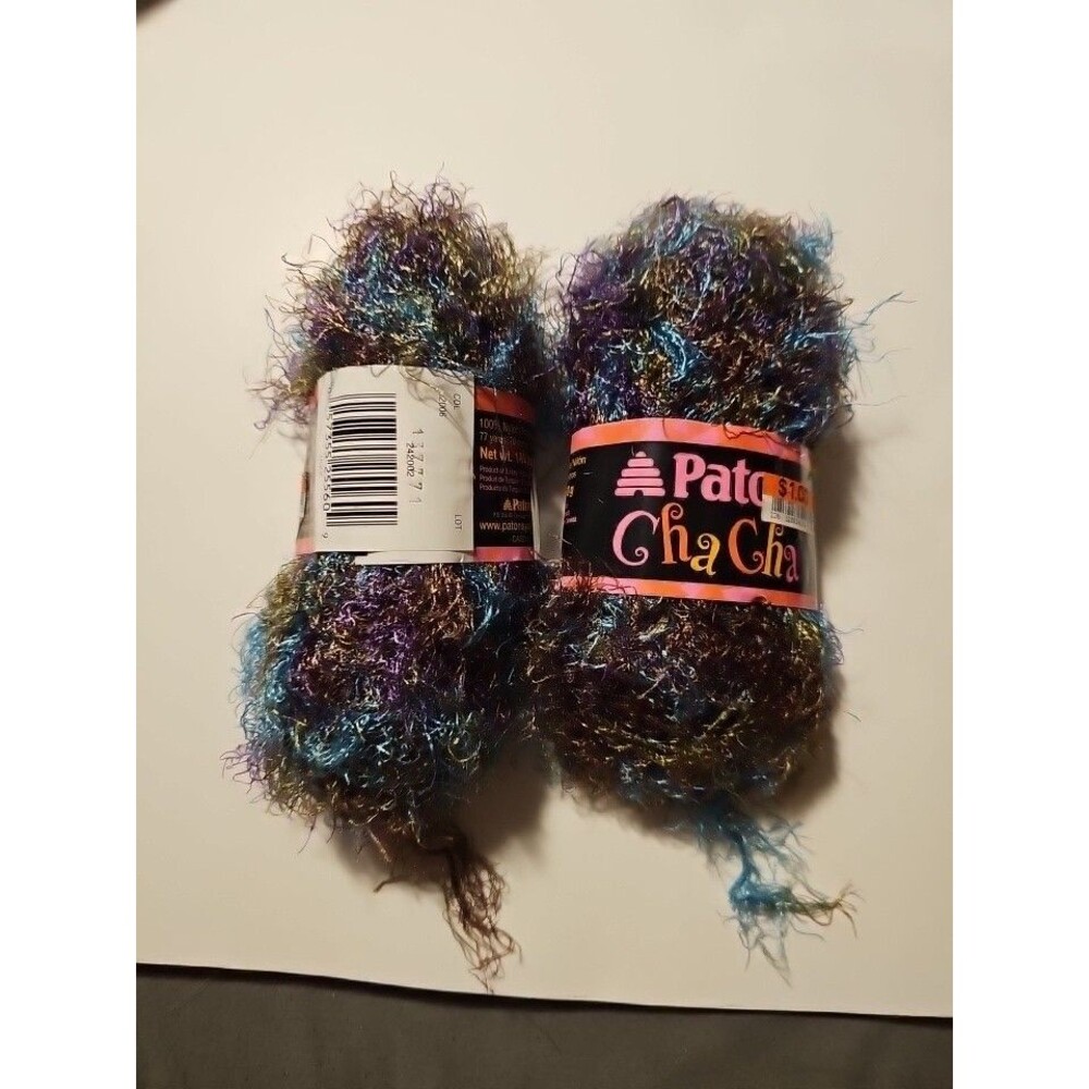 2pc NEW 77 Yds Ea Patons Cha Cha Yarn JAZZ # 02006 FUN Furry